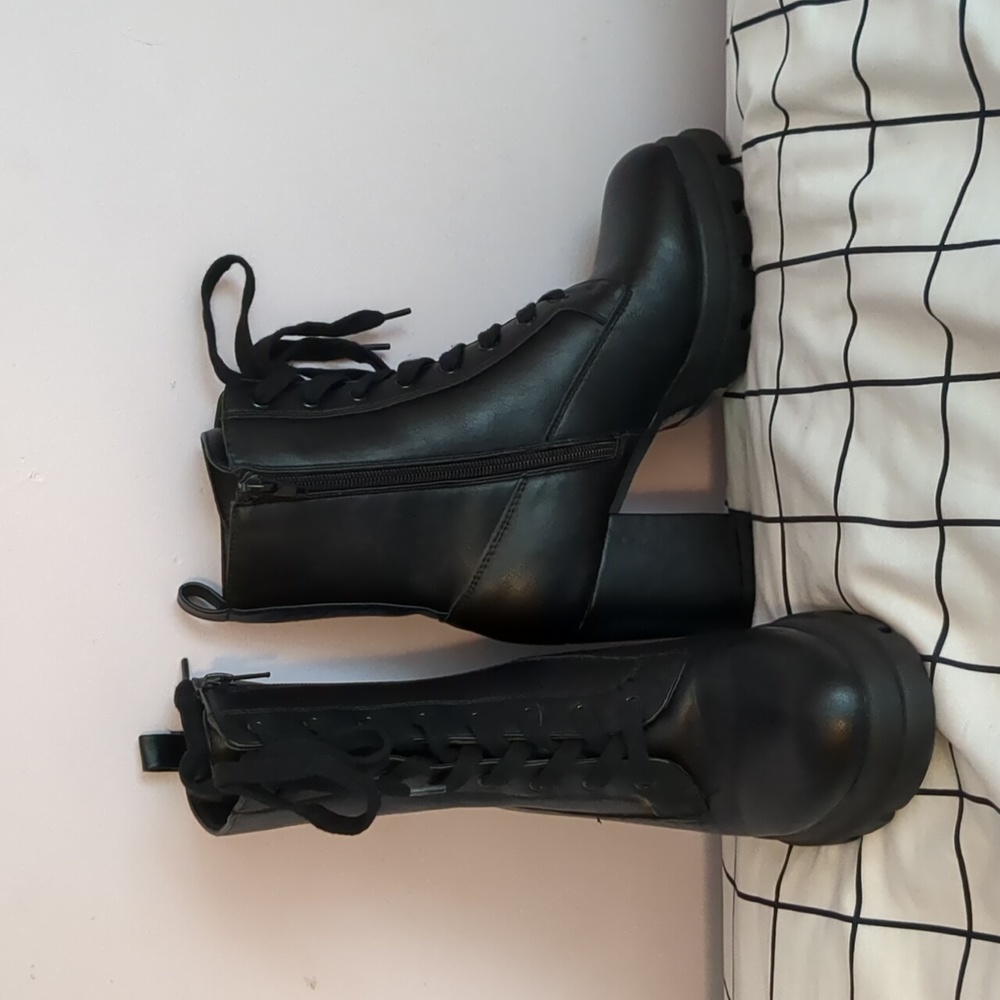 Black heeled boots